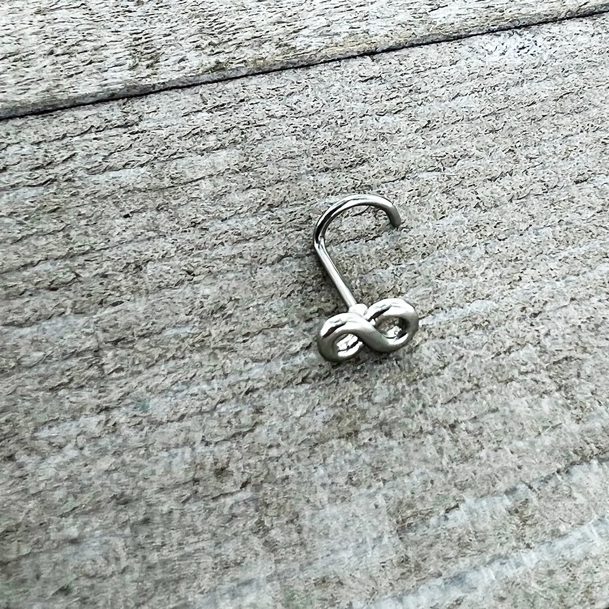 20 Gauge Gleaming Infinity Symbol Nose Screw