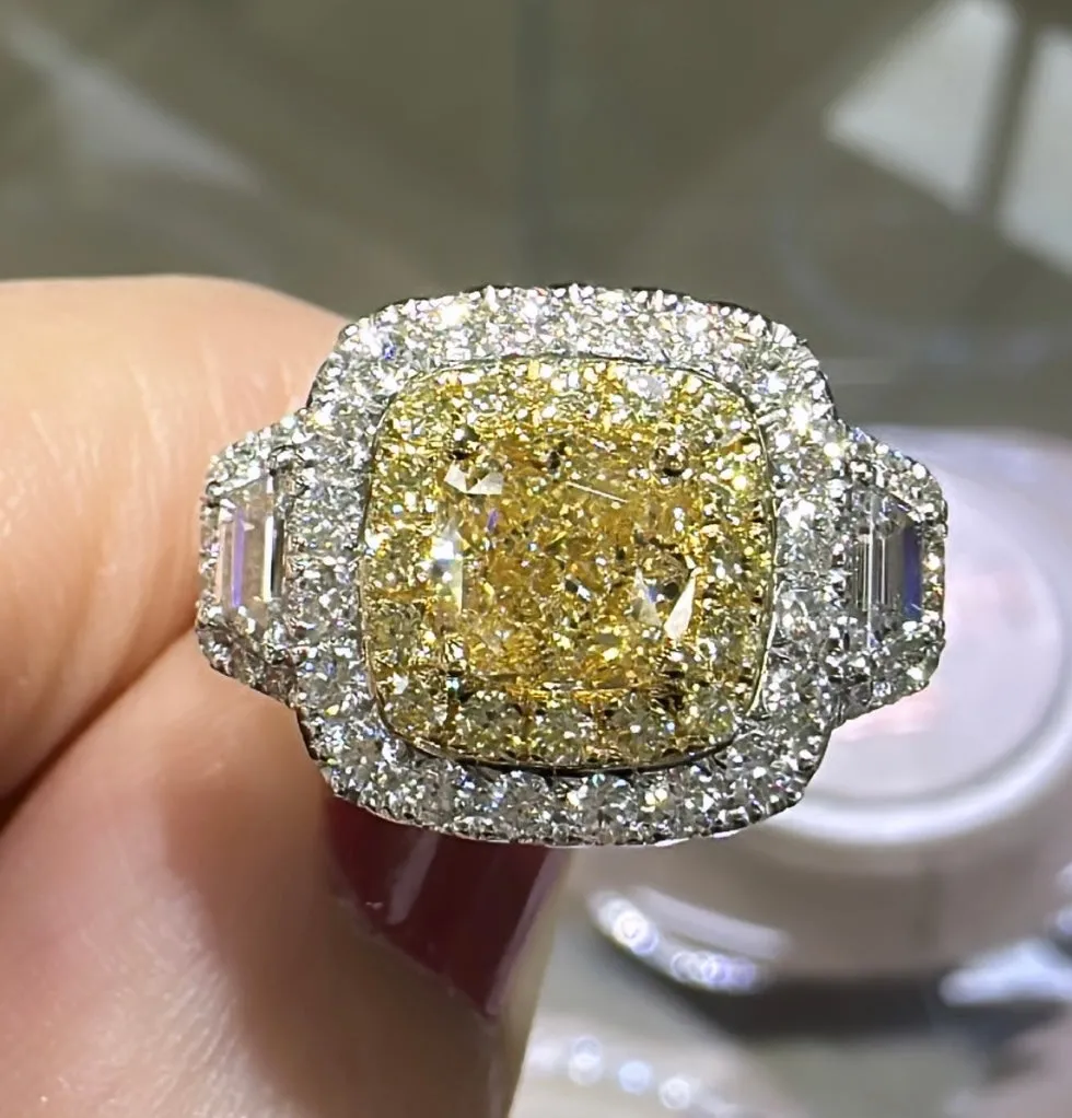 2.41ct tw Ladies Fancy Yellow Center Trapezoid Side Diamond Ring