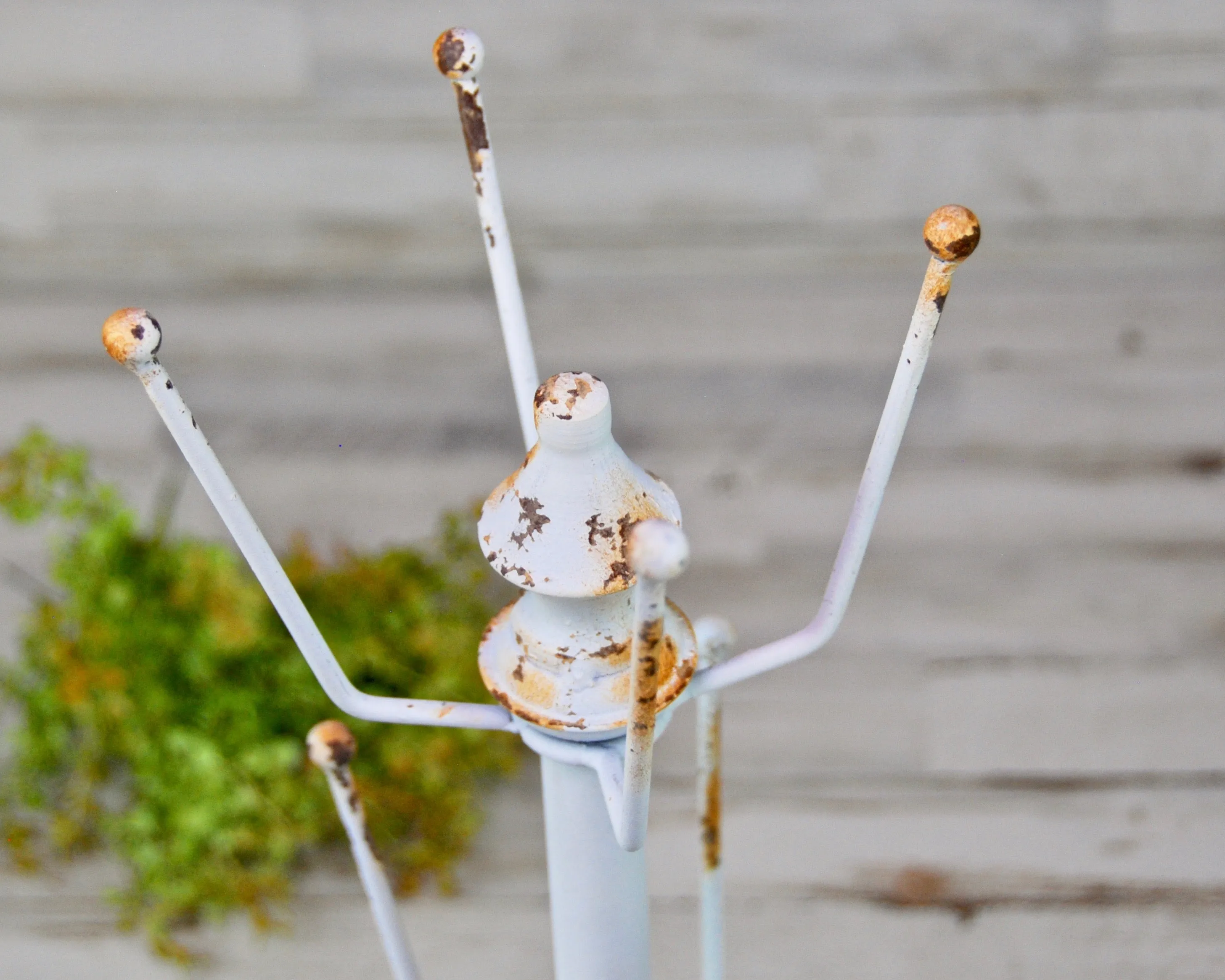 Chippy white tea cup display stand with hooks