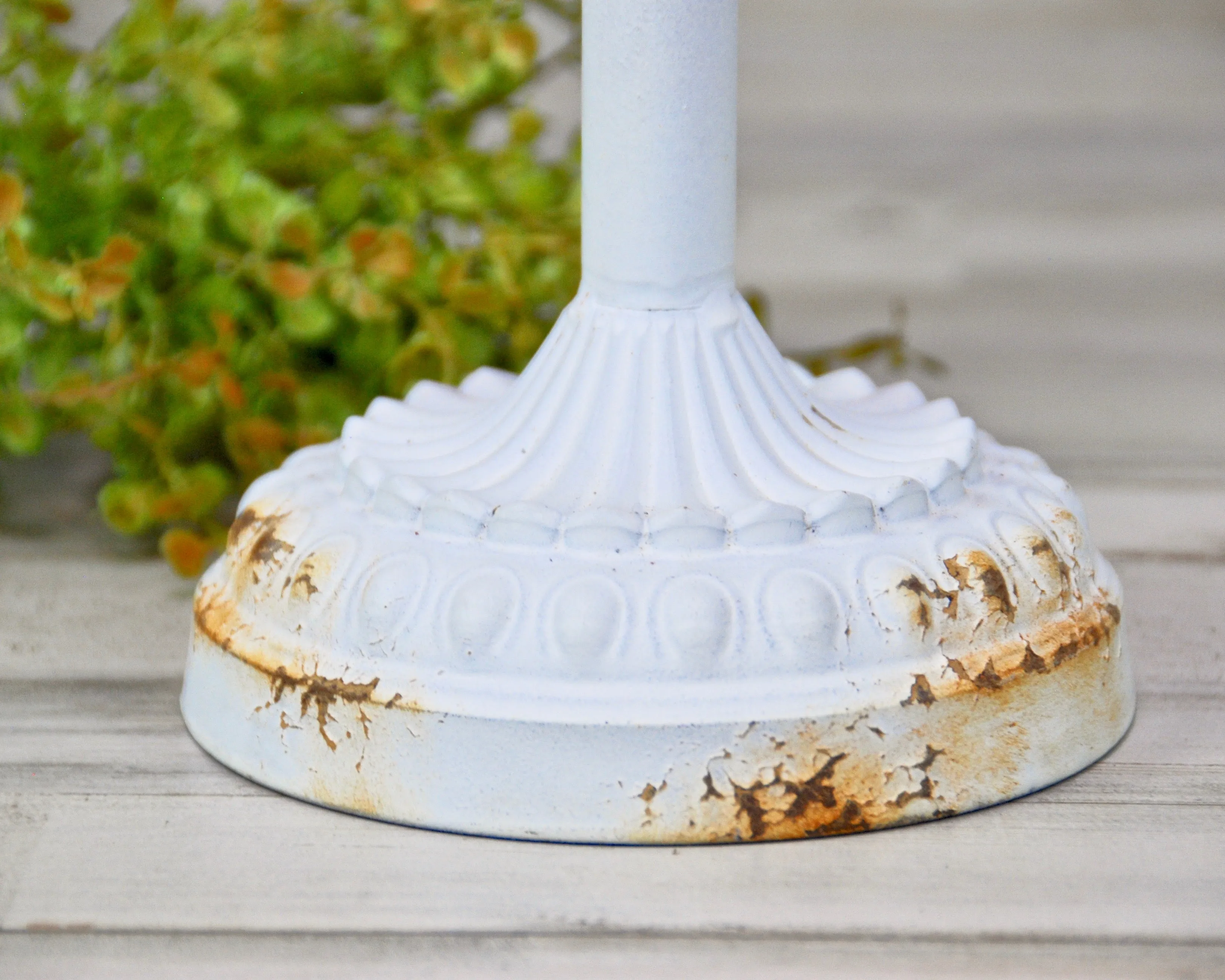 Chippy white tea cup display stand with hooks