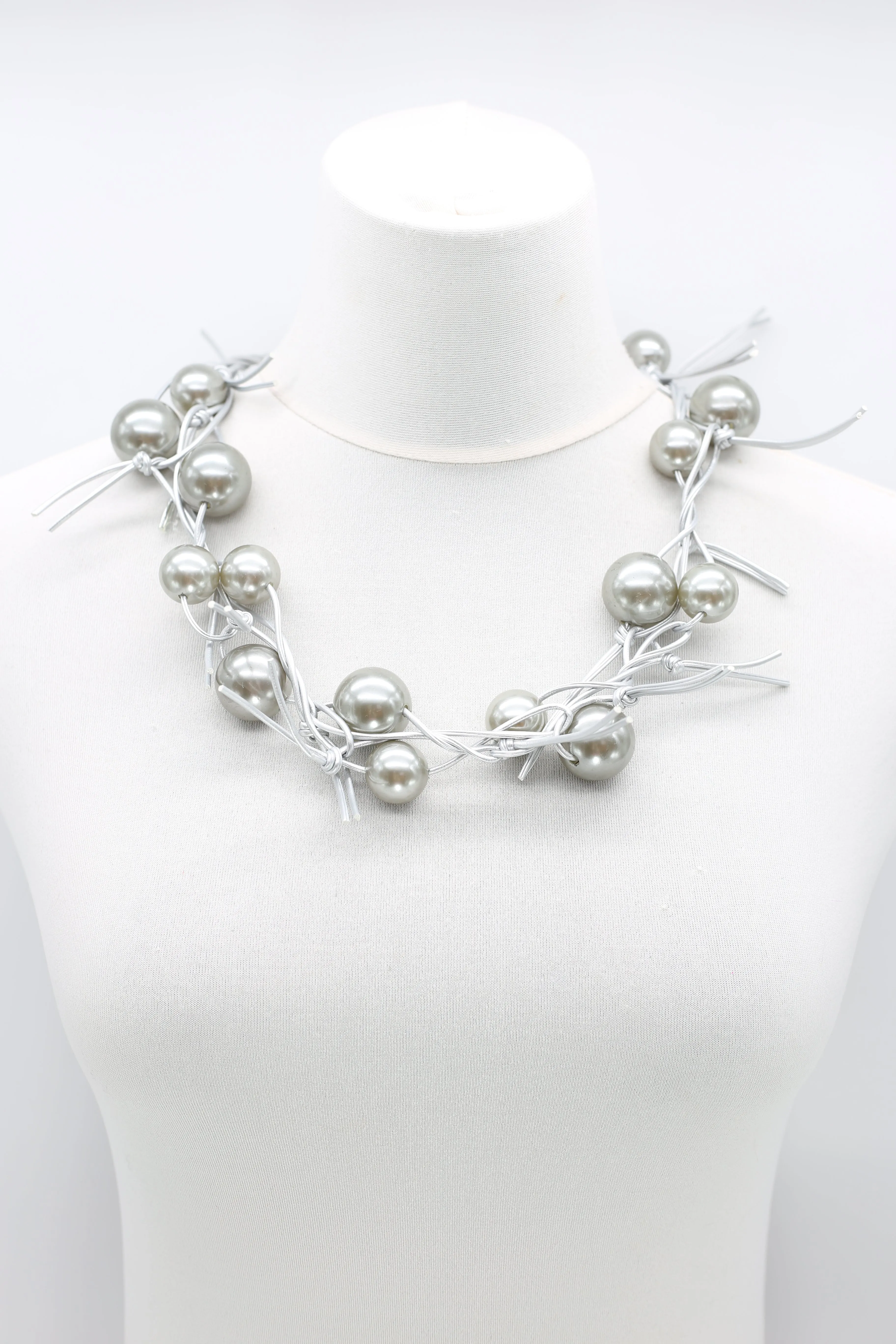 FAUX PEARLS ON LEATHERETTE CHAIN NECKLACE - BIG