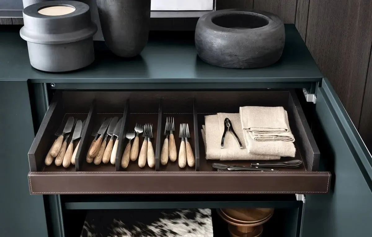 Free - Sideboard