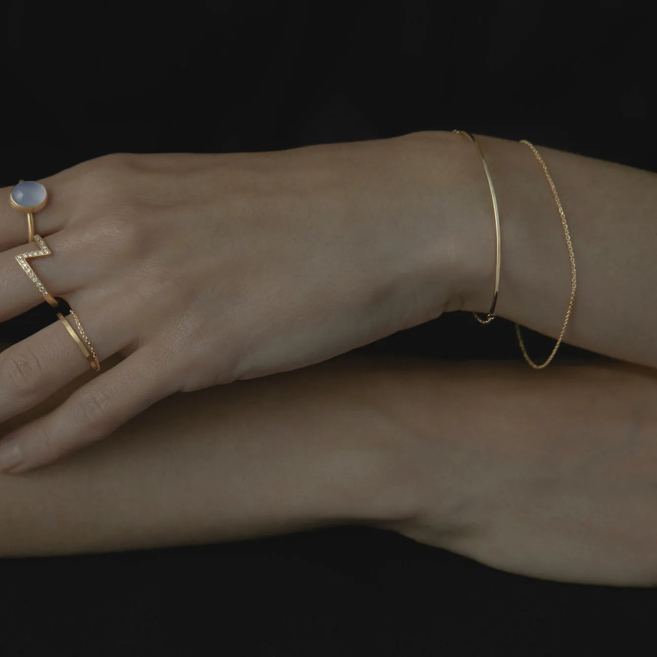 Linear Curve Bracelet | B0501