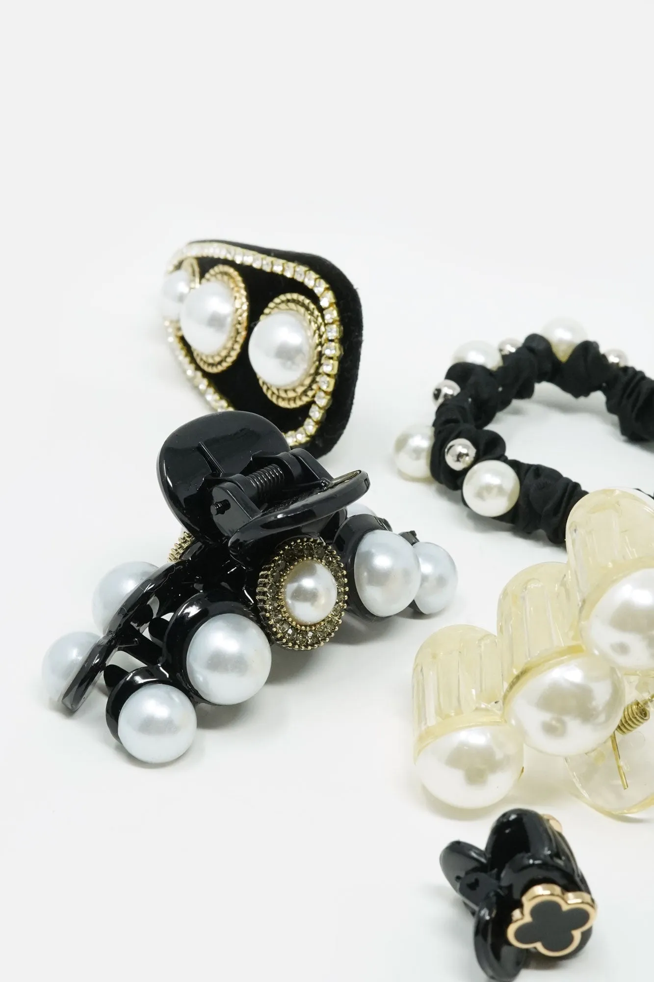 Lucie Velvet Pearl Barrette