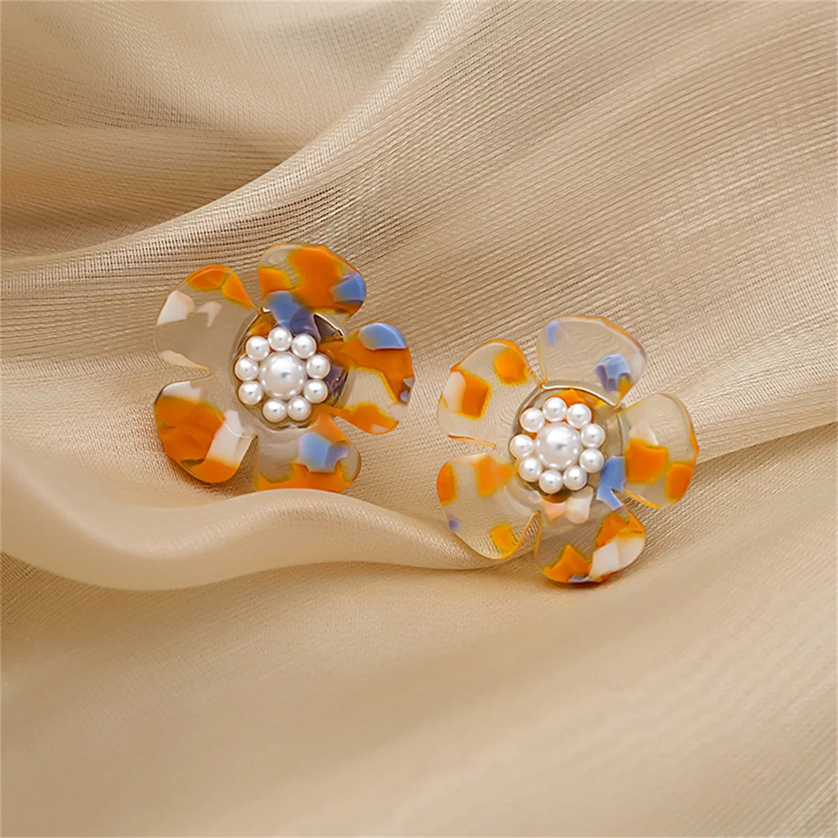 White & Silver-Plated Flower Stud Earrings